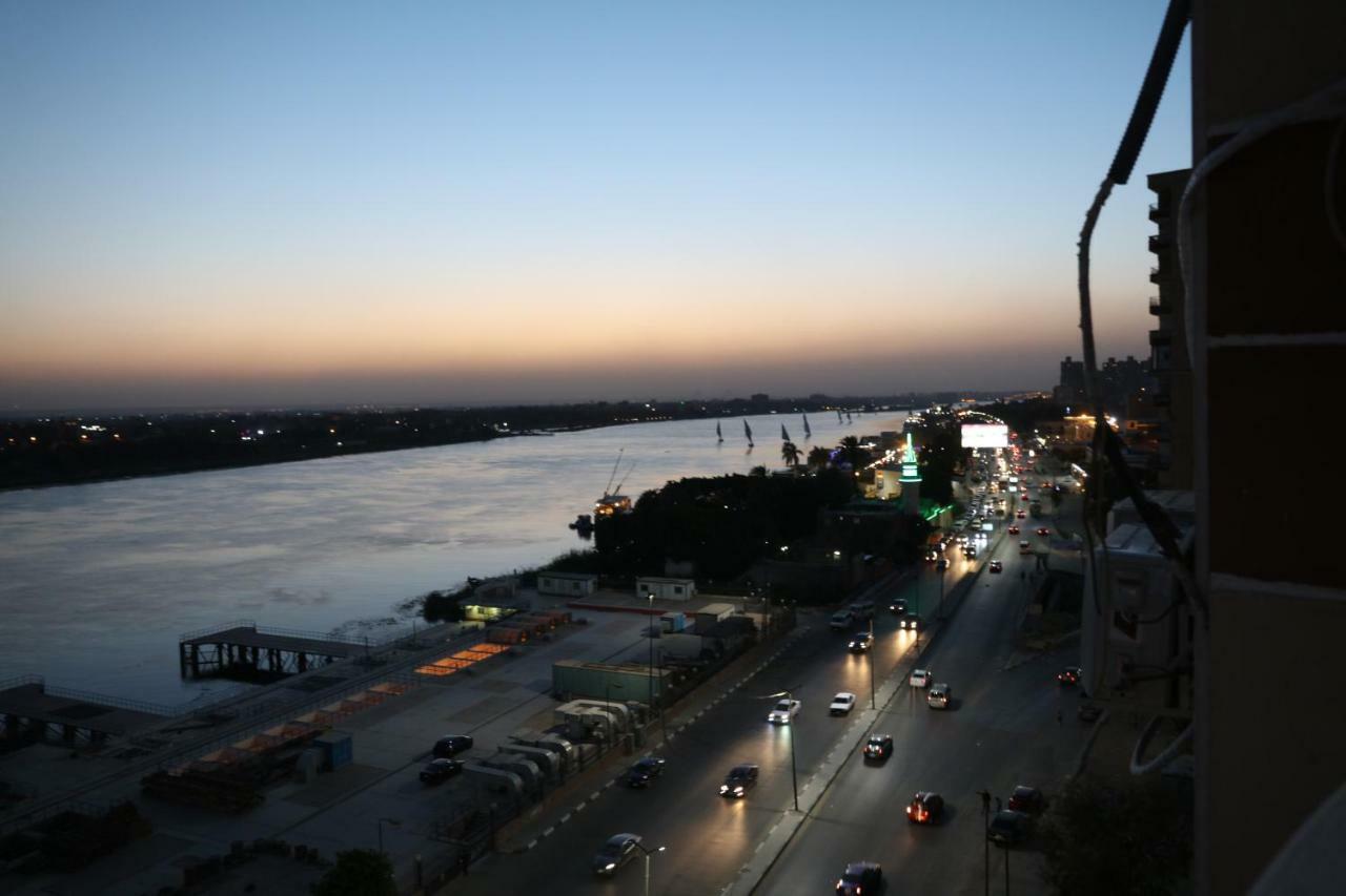 Maadi, Direct Nile River View From All Rooms El El Cairo Exterior foto
